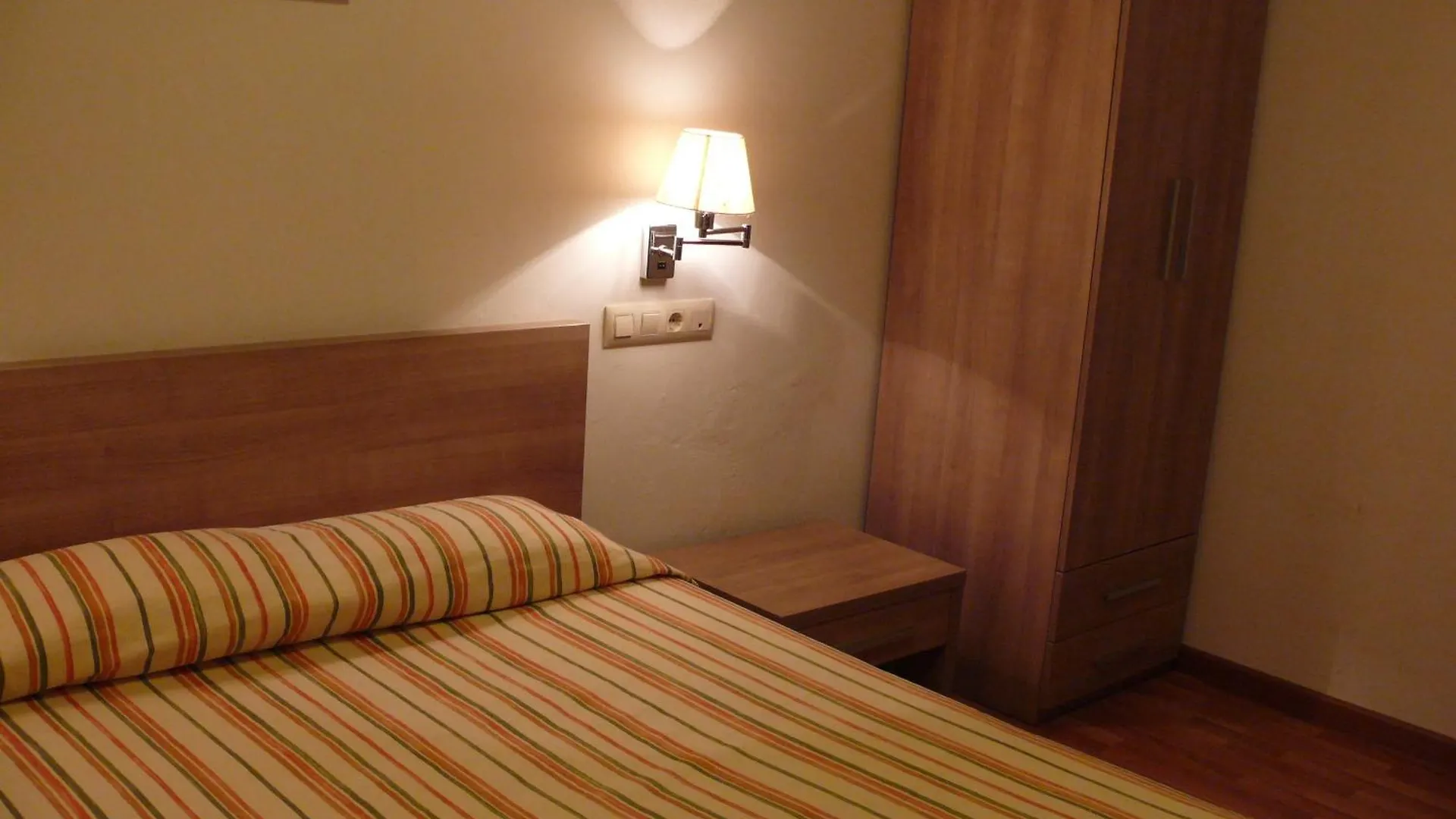 Ostello Hostal Muntanya Artesa de Segre Spagna