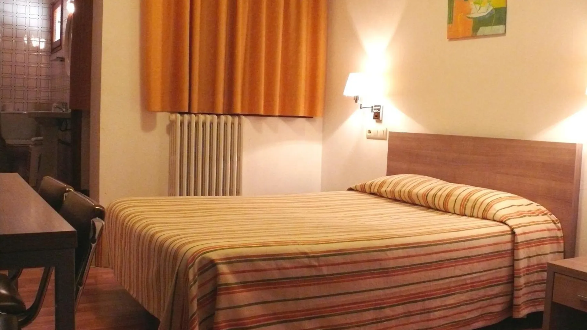 Hostal Muntanya Artesa de Segre Auberge de jeunesse